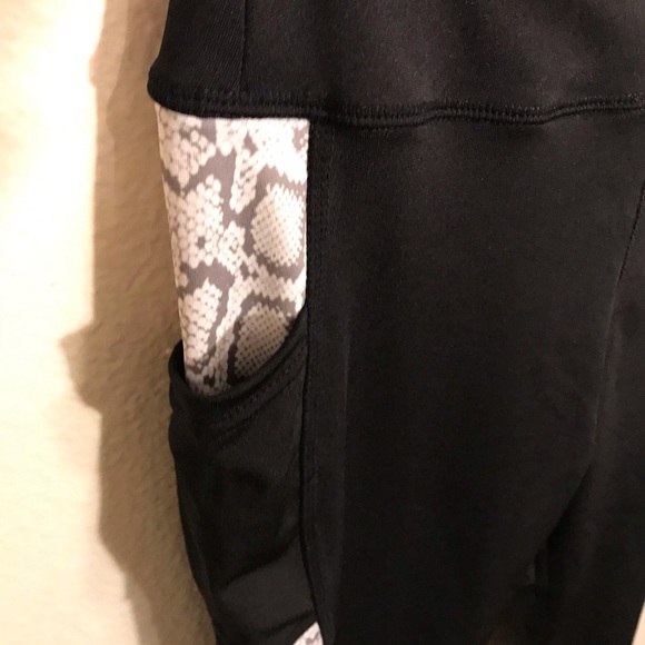 S2 Sportswear Capri Leggings - Picture 4 of 4